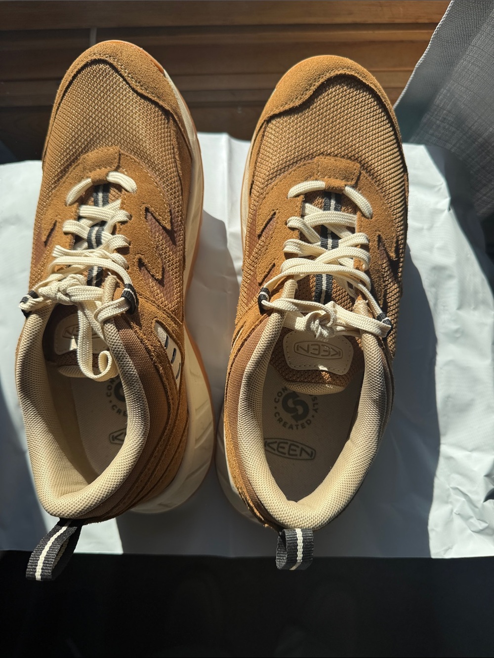 KEEN women’s hightrail vented hiking sneaker Size 9.5 LIKE NEW!